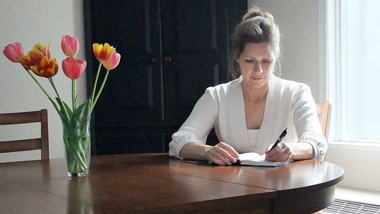 Minimalist Jo Bennett